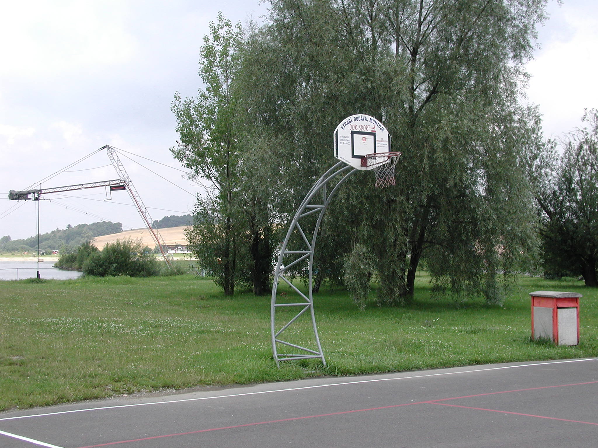 Streetball konštrukcia DOR-SPORT, oblúková, do bet. základu