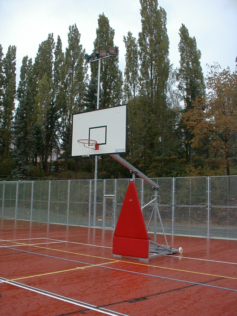 Basketbalová konštrukcia DOR-SPORT, mobilná, sklopná, doska 1800x1050